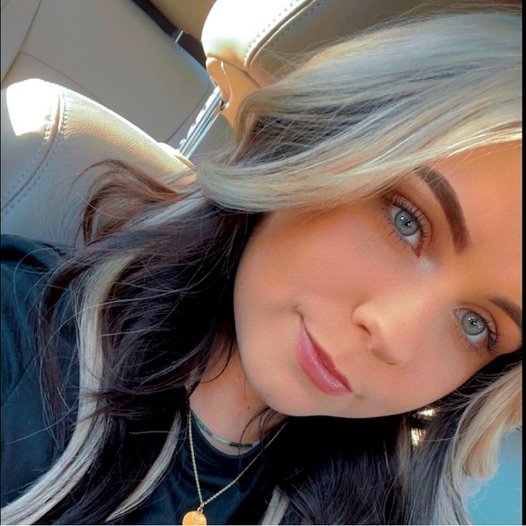 Meet your Posher, Alizabeth - Picture 2 of 5